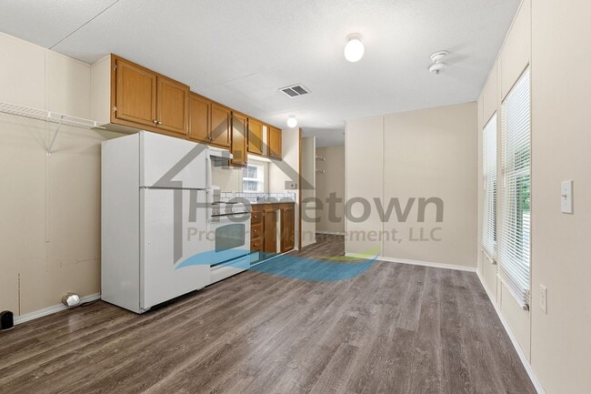 Building Photo - 2 Bedroom 1 Bath Home with Off Street Parking Available in Sagle!
