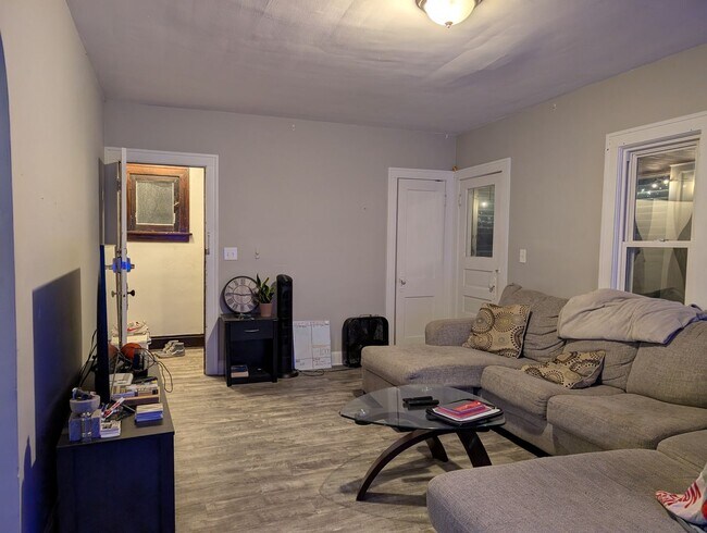 Foto del edificio - 2184 Wascana Ave