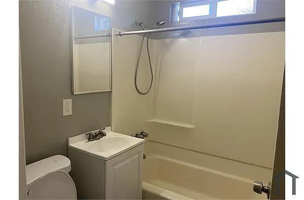 Foto del edificio - 2268 Los Padres Blvd