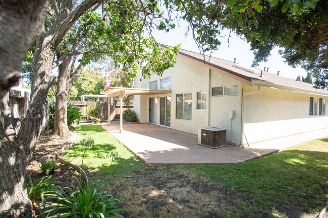 Building Photo - 767 Raven Dr