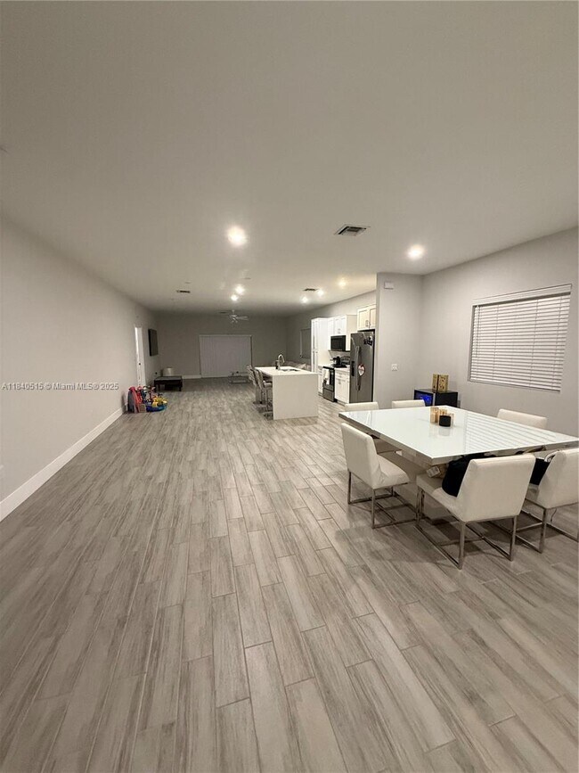 Foto del edificio - 5140 SW 24th St