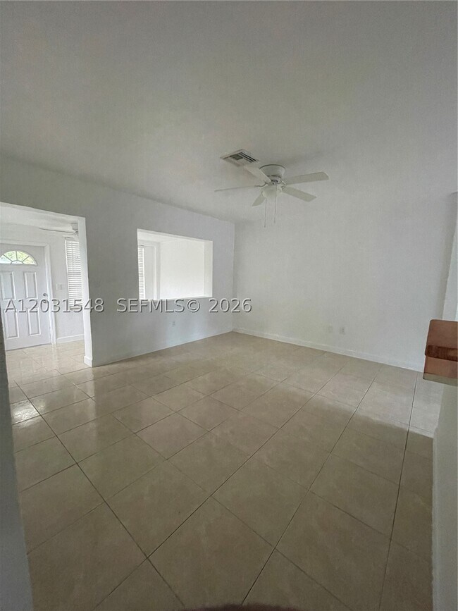 Foto del edificio - 420 SW 25th Terrace