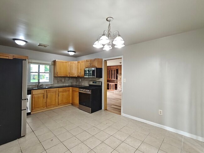 Building Photo - 45 Meribrook Cir