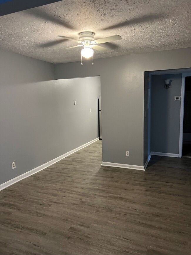 Living Room/Dining Room - Woodgate Apartments