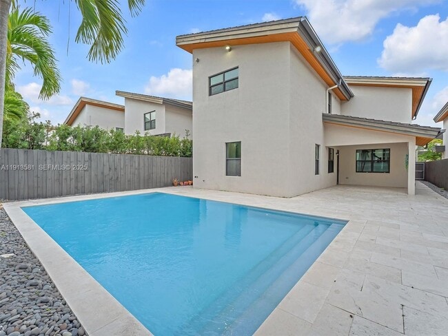 Foto del edificio - 10250 NW 76th Ter