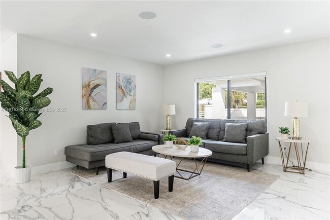 Building Photo - 1600 Micanopy Ave