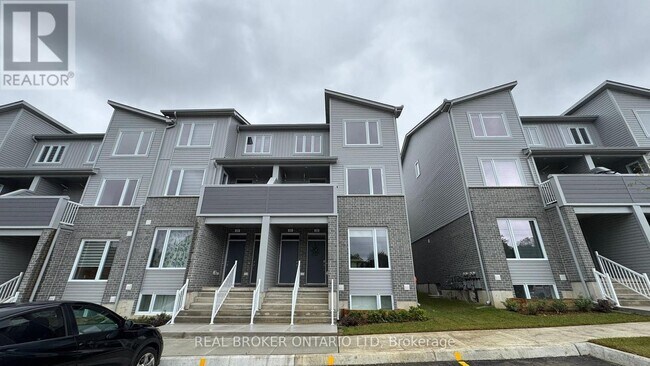 Building Photo - 925 Deveron Crescent