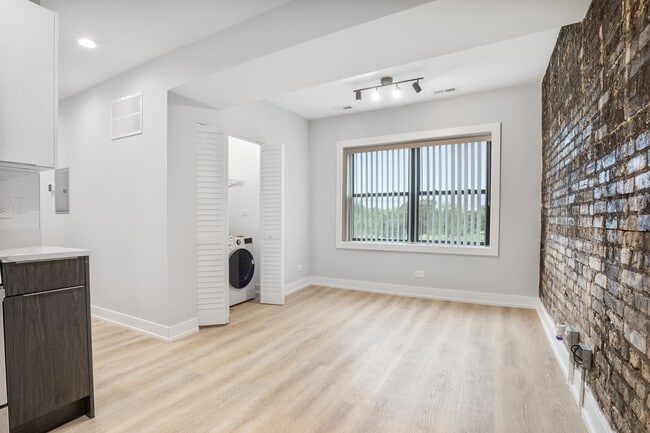 Foto del edificio - 1558.5 W Juneway Terrace