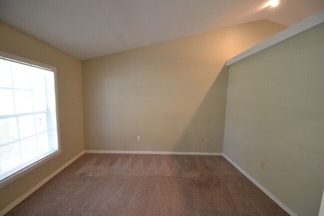Building Photo - 5815 Buck Run Dr