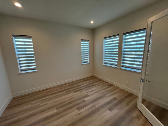 Foto del edificio - Spacious 4 Bed 2.5 Bath Home in Ellis with Solar!