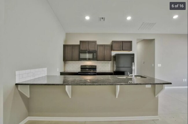 Building Photo - 4861 N Hillside Ct