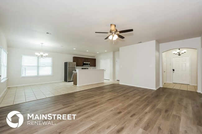 Building Photo - 1037 E Powell Ave