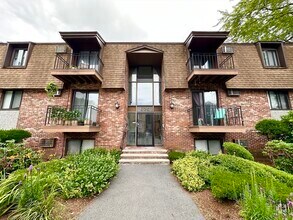 Building Photo - 625 W Lowell Ave