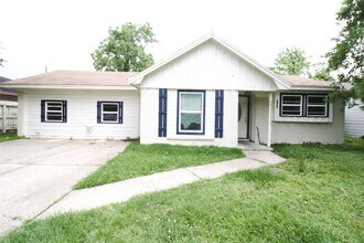 Building Photo - 9307 Linda Vista Rd