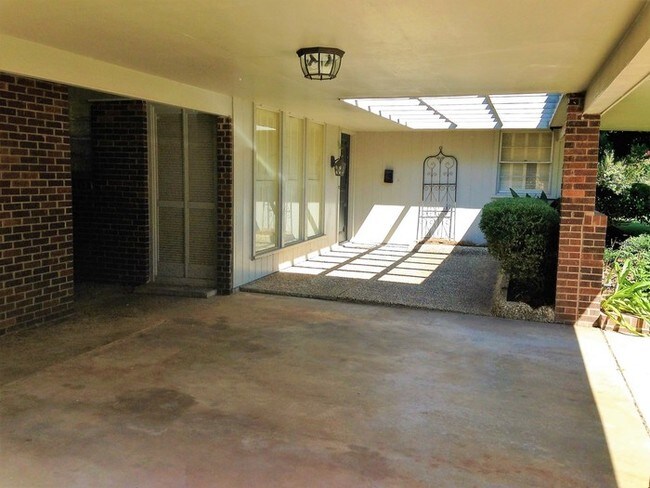 Building Photo - **VERY NICE 3/2 SHREVE ISLAND HOME*