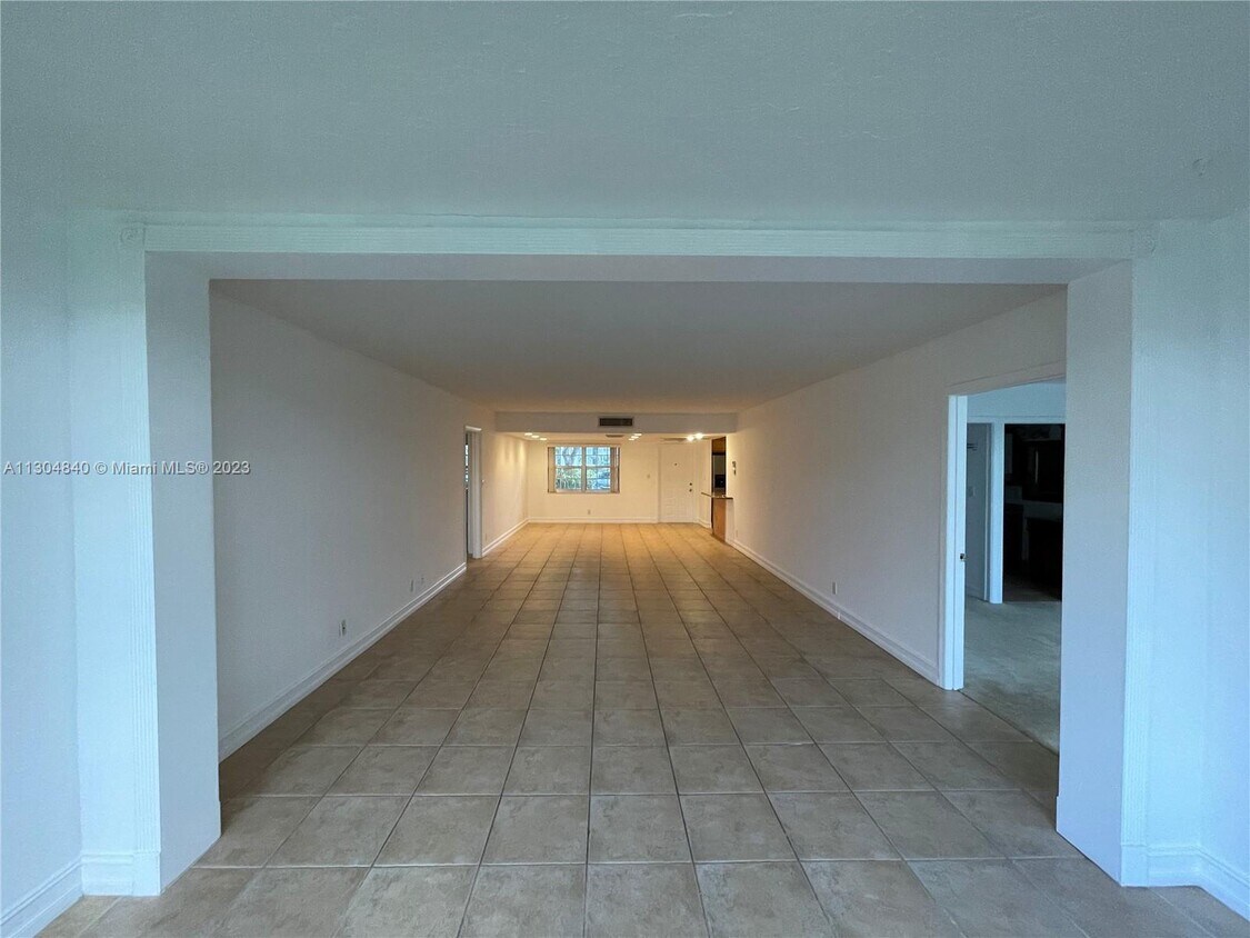 Primary Photo - 4009 N Cypress Dr