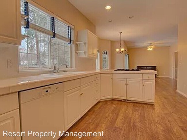 Building Photo - 3 br, 2.5 bath House - 5400 Woodland Dr.