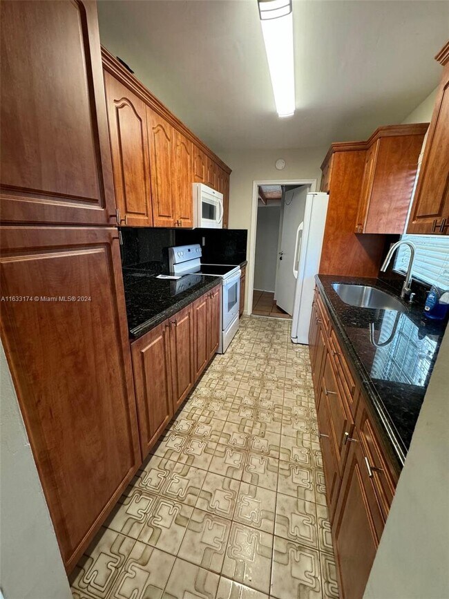 Foto del edificio - 10015 SW 20th Terrace