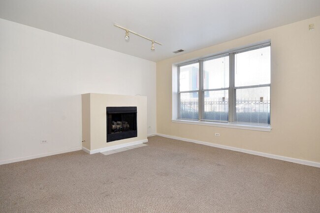 Foto del edificio - 1327 N Halsted St