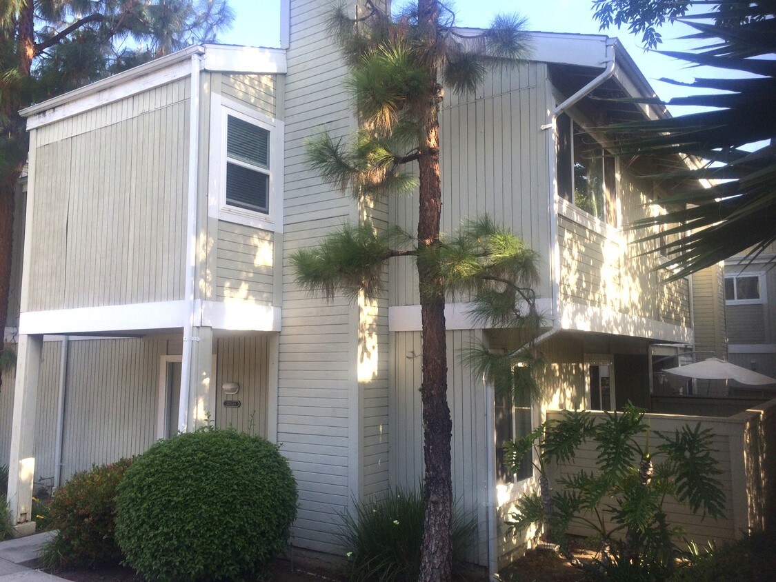 22113 Burbank Blvd, Los Angeles, CA 91367 Townhome Rentals in Los