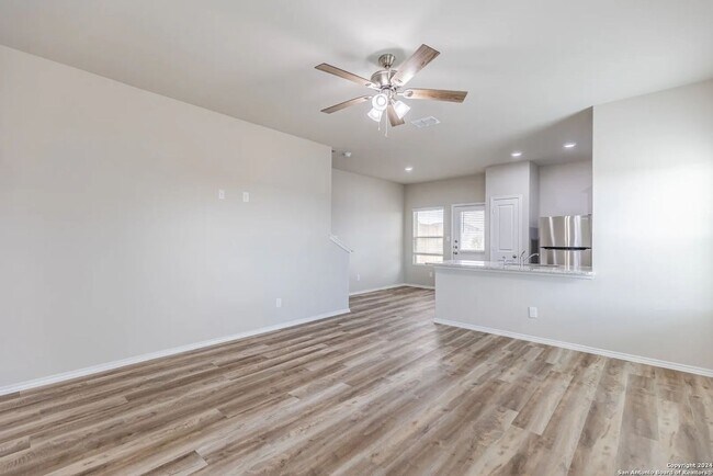 Foto del edificio - Discover Elevated Living at Hunters Ranch!
