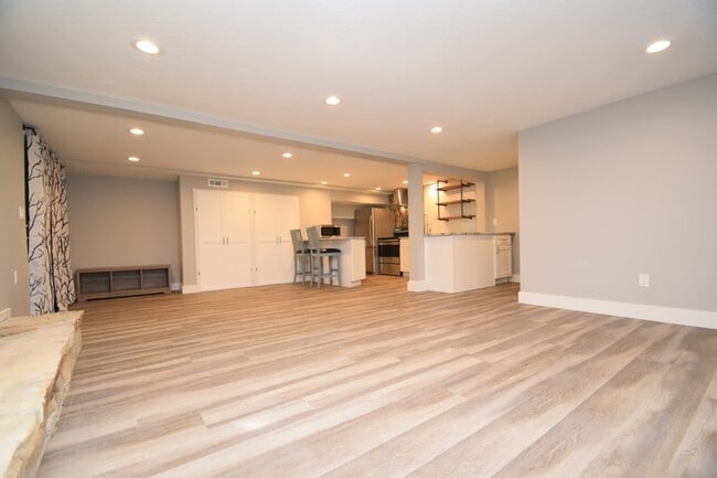 Building Photo - 280 E 200 S
