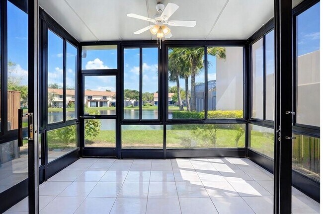 Foto del edificio - 3950 Cocoplum Cir