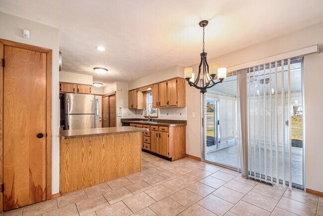 Foto del edificio - Penn Schools!  Remodeled Granger home-Lawn care included!