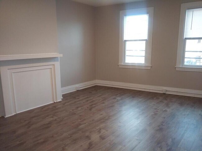 Building Photo - 1634 Lowrie St