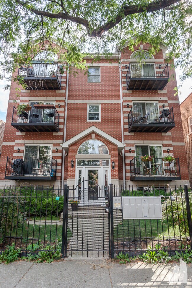 Foto del edificio - 1447 N Campbell Ave