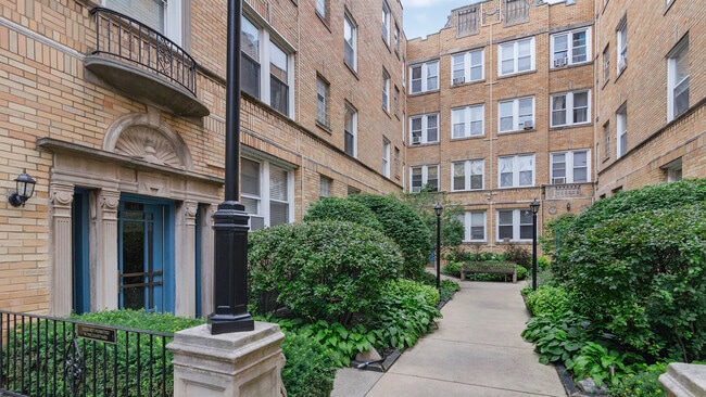 Foto del edificio - 846 W Ainslie St