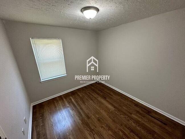 Foto del edificio - 5569 Loch Lomond Rd