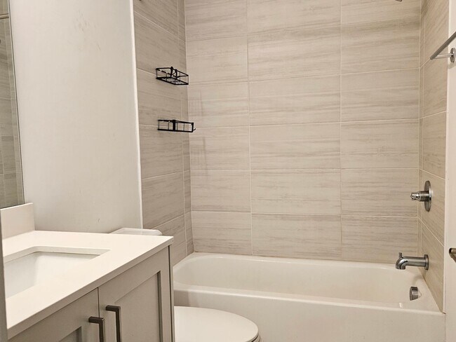 Building Photo - Gorgeous Townhome in Prime West Midtown Location