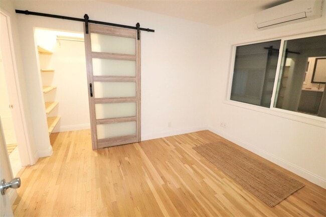 Foto del edificio - 1230 N Hollywood Way