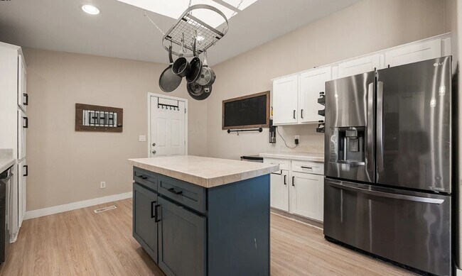 Foto del edificio - Cozy Solar Powered 3 bed 2 bath Home