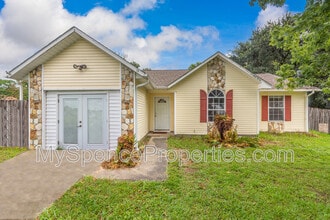 Building Photo - 14 Flora Cove