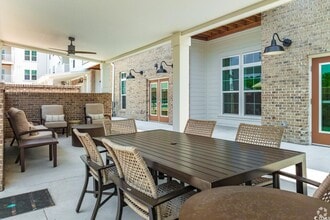 Building Photo - 147 Laurenco Loop