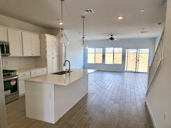 Foto del edificio - 2345 N Argyle Ave