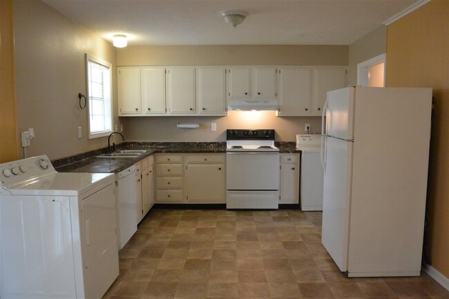 Building Photo - 955 Poplar Leaf Rd