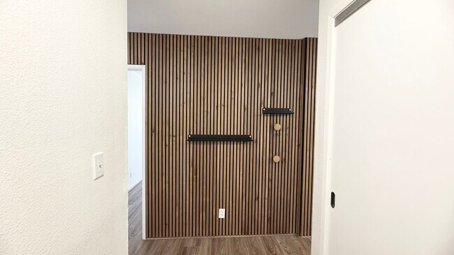 Foto del edificio - Beautifully Renovated 2-Bedroom, 2-Bathroom Condo 1-Parking