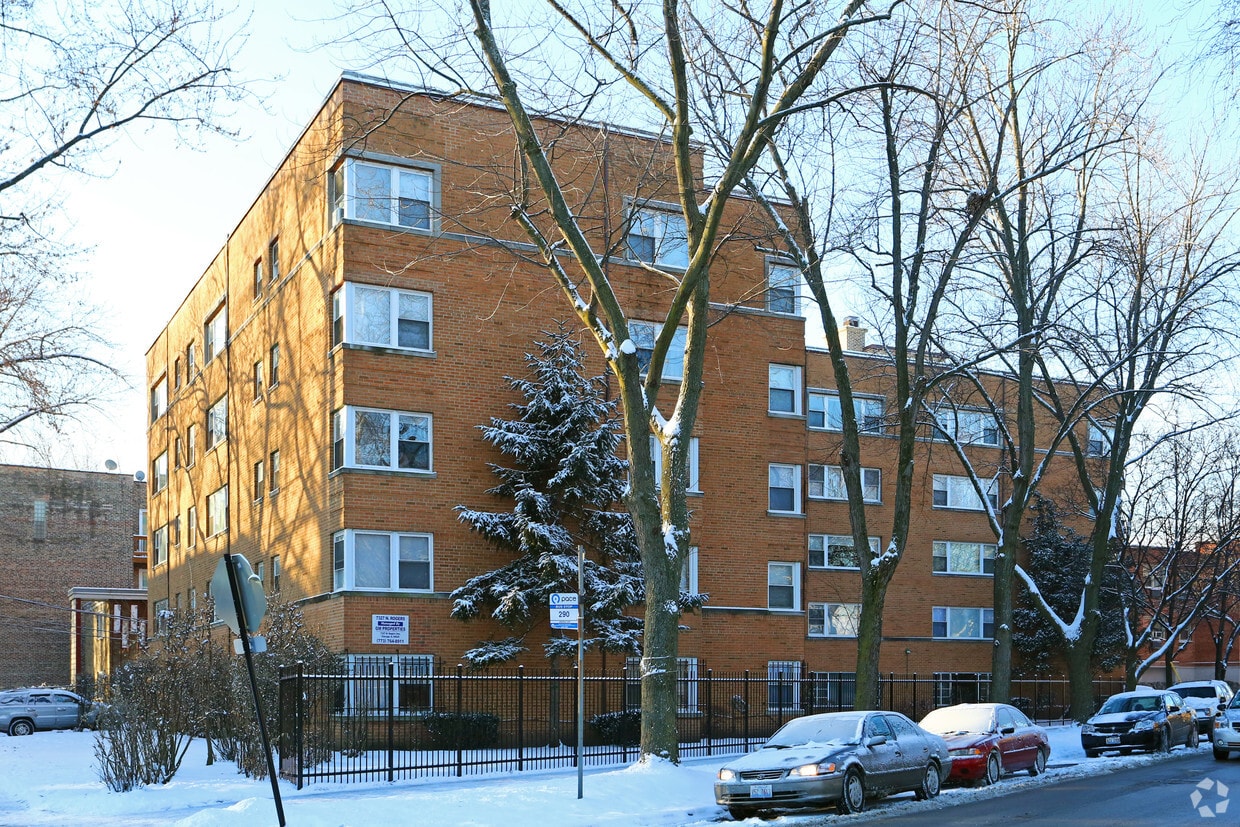 Building Photo - 7327 N Rogers Ave