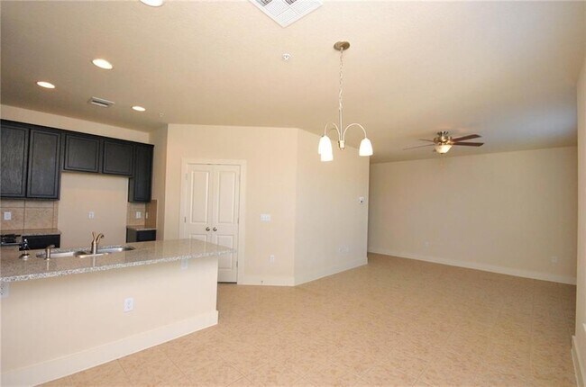 Foto del edificio - 2222 Creekside Ln
