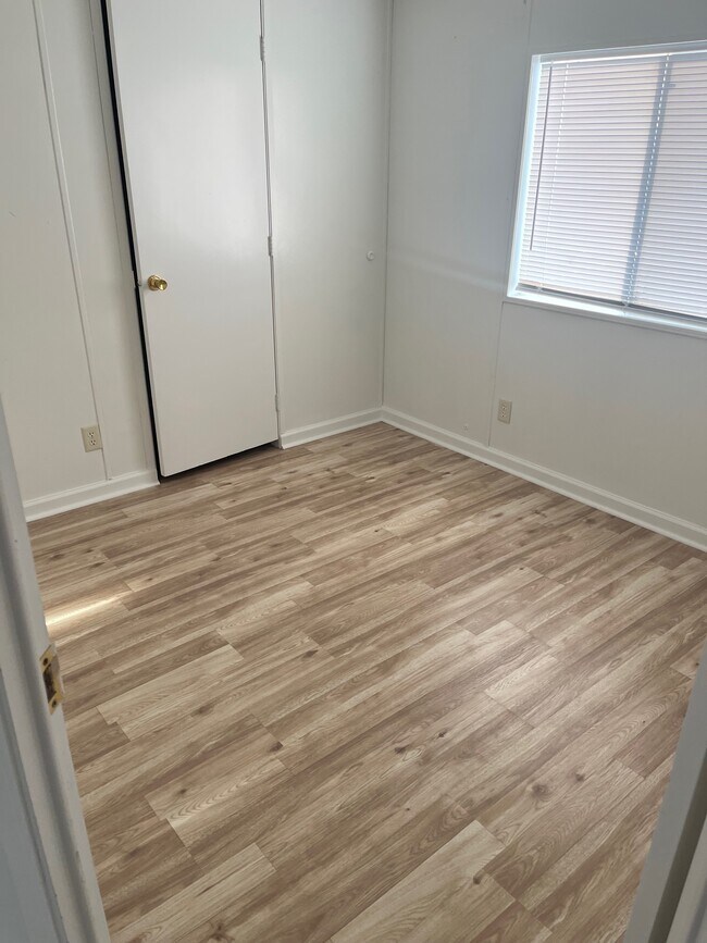 bedroom - 9253 N Frontier Rd
