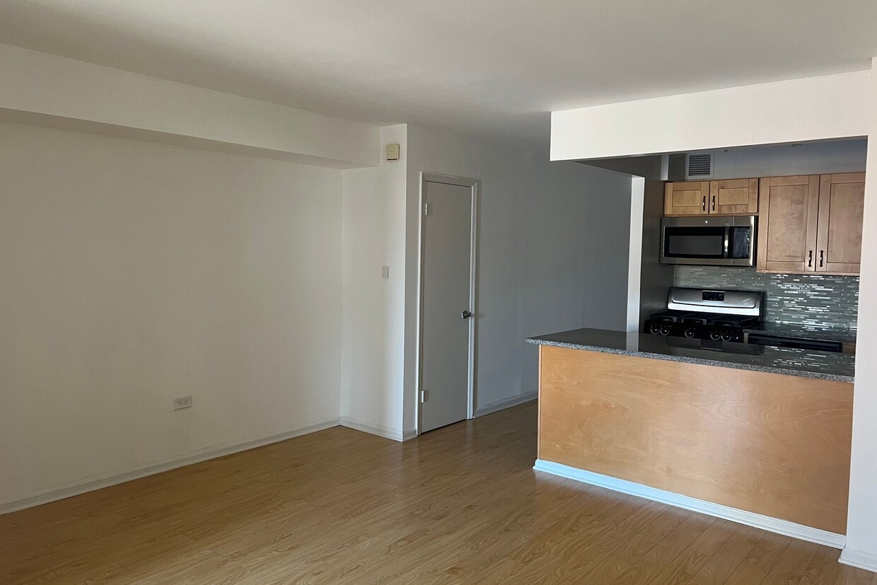 Photo - 222 W 14th St (New York, NY)