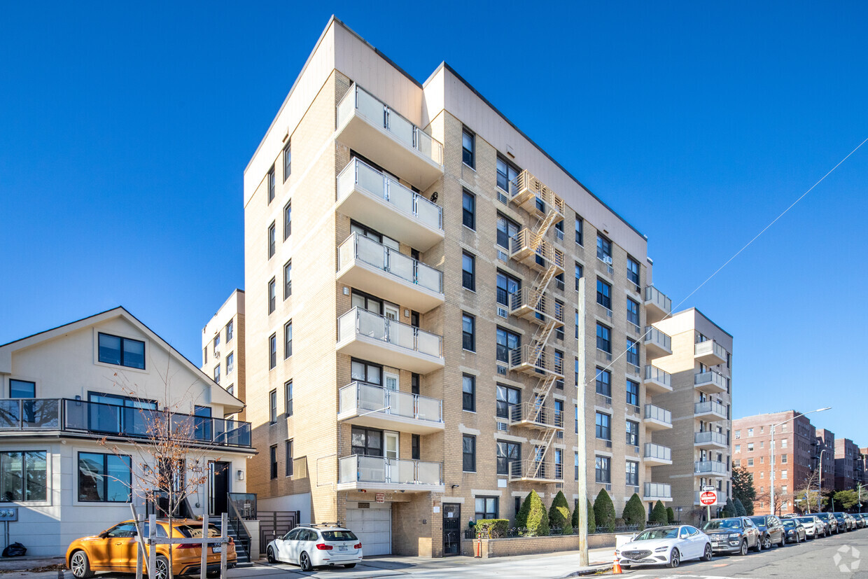 Primary Photo - 200 Corbin Pl
