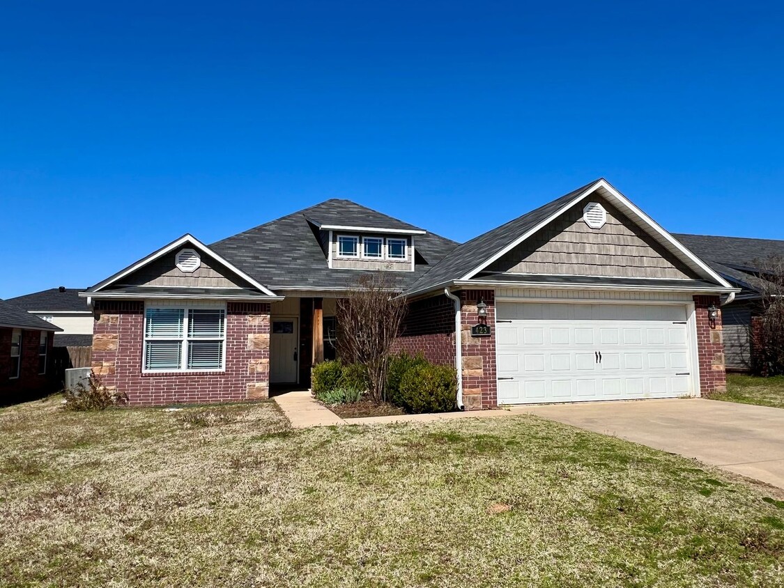 Foto principal - 423 Ridge Point Dr