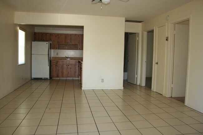 Building Photo - 1568 E Breezy Ln