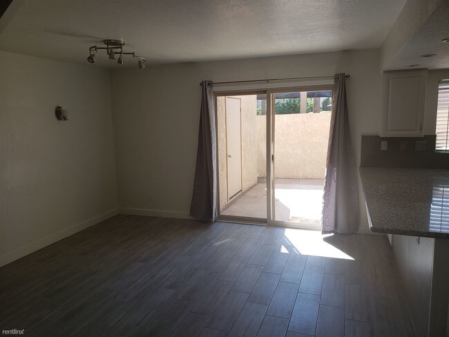 Building Photo - 3 br, 2.5 bath  - 4902 N 74th St End unit