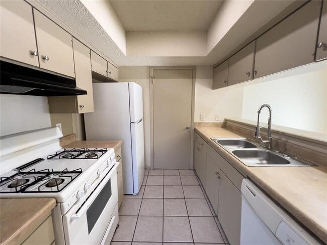 Foto del edificio - 7206 Creekside Dr