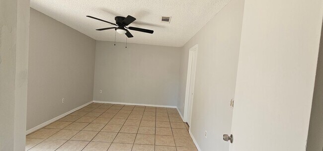 Foto del edificio - NEWLY REMODELED!  2 BED / 1 BATH / 1 CAR GARAGE (CASSELBERRY)